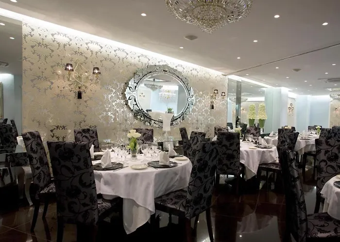 호텔 아르테우스 카르멜리타스 4*